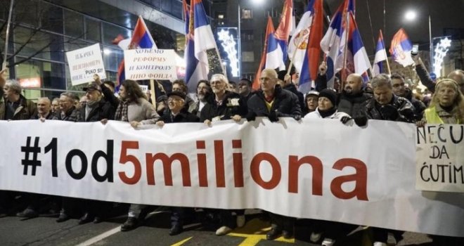 Protesti '1 od 5 miliona' u Beogradu ne jenjavaju, građani potpisuju 