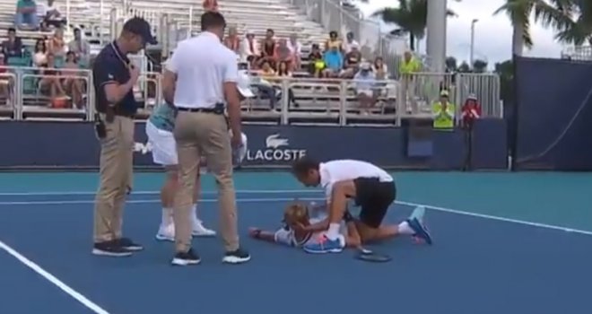 Dramatične scene na ATP turniru u Miamiju: Pao na trbuh i ostao nepomično ležati, trener i protivnik odmah pritrčali u pomoć...