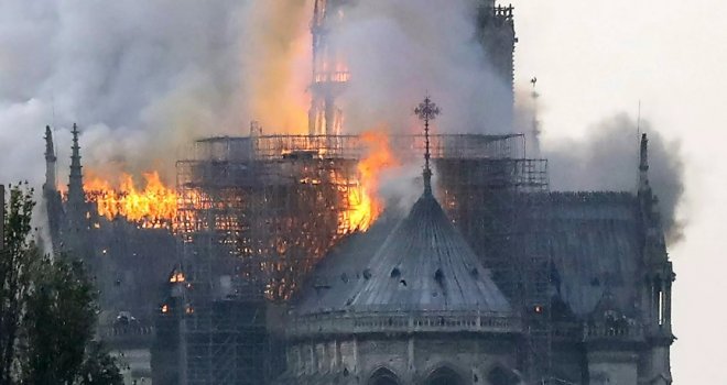 Dan poslije strašnog požara koji je gutao Notre Dame: Šta je Putin poručio Macronu?