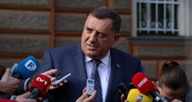 Dodik pozvao Komšića da dođe i vidi proslavu Dana Vojske RS: Svašta imam da mu kažem, ali...