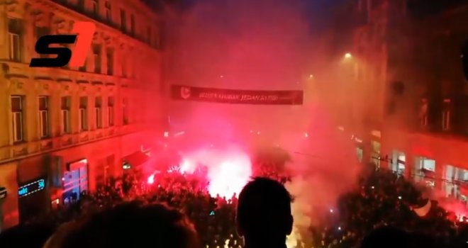 Pogledajte atmosferu sa proslave titule FK Sarajevo kod Vječne vatre