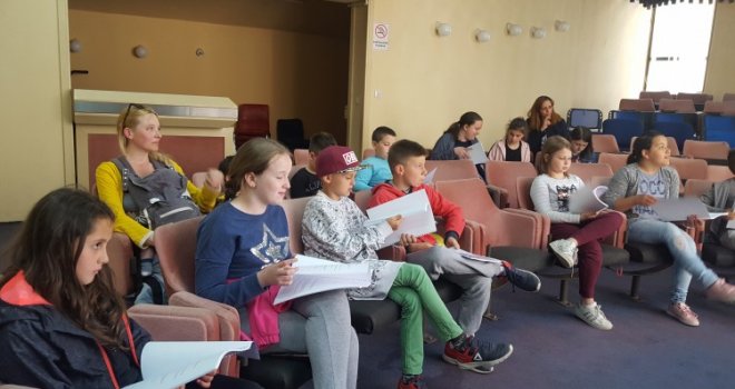 'Mala škola glume Kamernog teatra 55' u Srebrenici priprema predstavu 'Petar pan' 