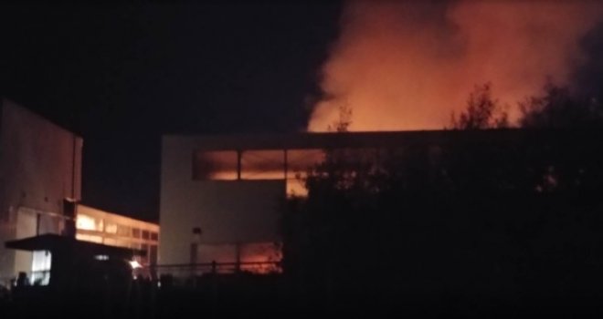 Požar u krugu fabrike 'Energoinvest' lokaliziran