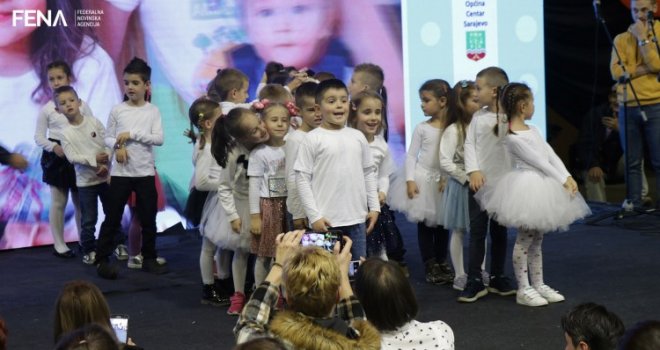 Sarajevski mališani uživali u zabavnom sadržaju Dječijeg sajma