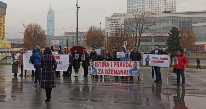 Članovi grupe Pravda za Davida ispred Parlamenta BiH