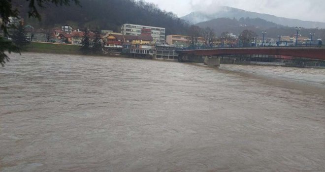 Drina Se Izlila Iz Korita Obilne Padavine Ne Prestaju Popodne Se