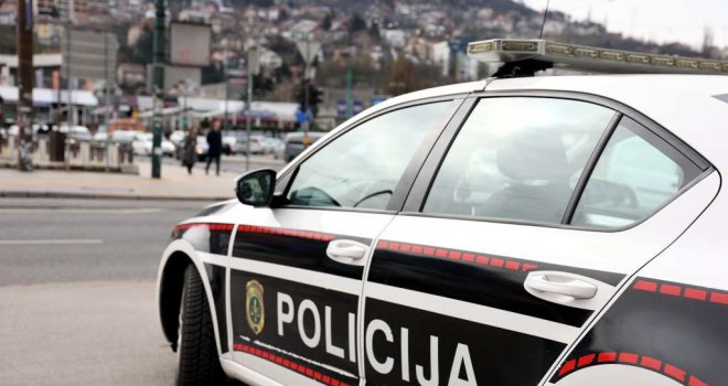 Pljačka u centru Sarajeva: Radnicima zaprijetio nožem i nestao sa novcem