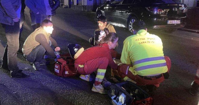 Otkrivamo šta se sinoć događalo na Baščaršiji: Svađa ispred prodavnice prerasla u fizički sukob, automobil mladiću prešao preko noge