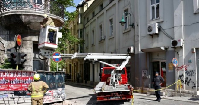 U Sarajevu se ponovo obrušila fasada u centru grada: Pukom srećom izbjegnuta tragedija!