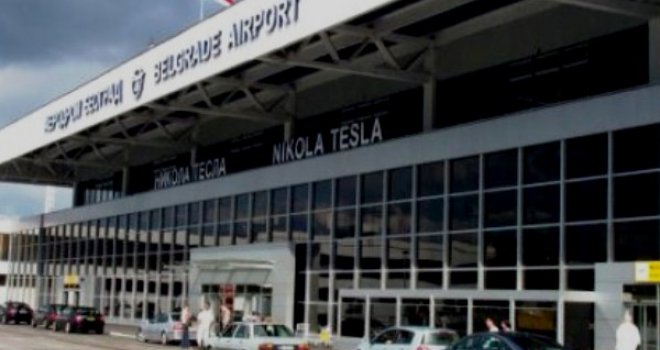 Drama na nebu iznad Beograda: Skinuo se go i mrtav pijan htio da sruši avion