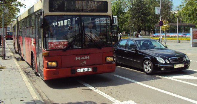 Maloljetnici zapalili zavjese i sjedišta u minibusevima