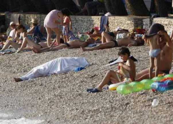 leš na plaži