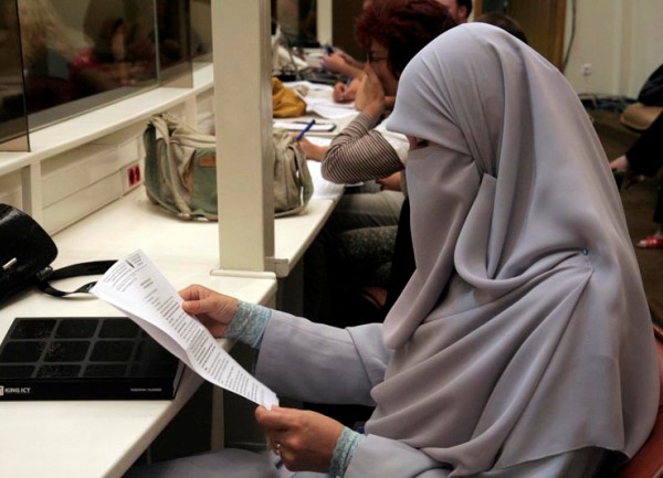 Nađa Dizdarević na sjednici Parlamenta Nađa Dizdarević na sjednici Parlamenta