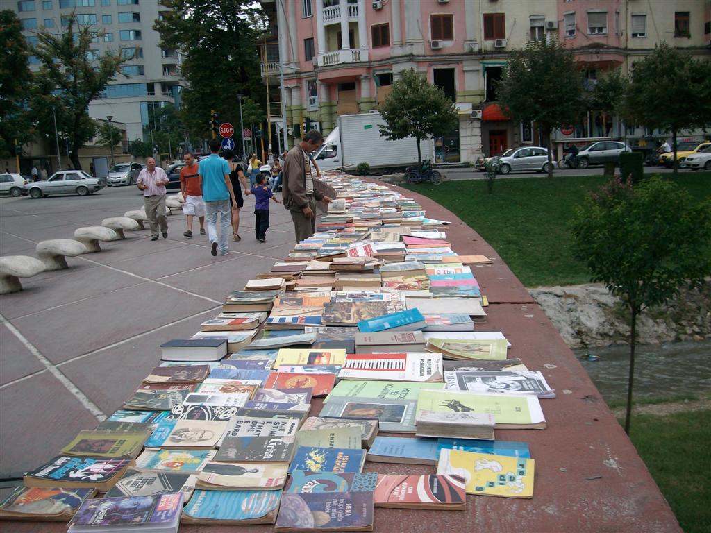 Albanci čitaju sve više Albanci čitaju sve više