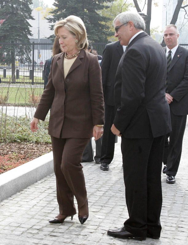 Hillary Clinton otvorila zgradu Ambasade SAD-a u Sarajevu Hillary Clinton otvorila zgradu Ambasade SAD-a u Sarajevu