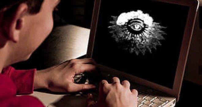 Prati li vas 'veliki haker'?: Možda vas u ovom trenutku posmatra s kamere na laptopu, zaustavite ga!