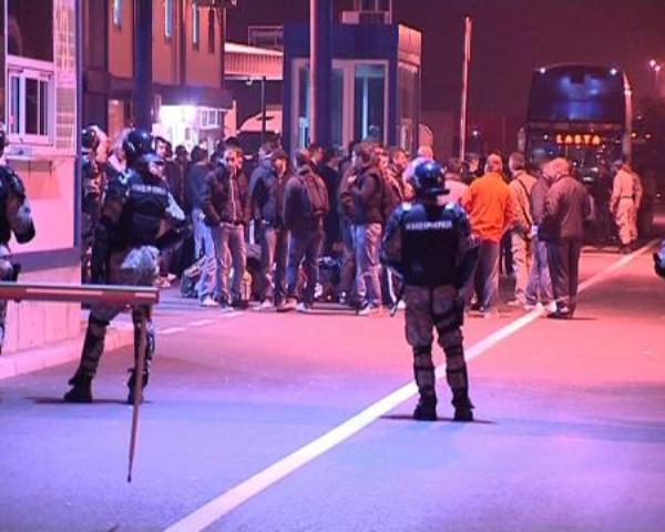 hap&scaron;enje navijača Srbije na granici / foto: B92