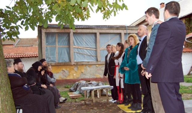 predstava Ne očajavajte nikada u Đakovici / foto: Glas juga