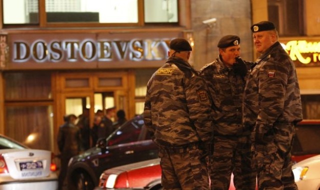 ruska policija ispred hotela / foto: Cropix