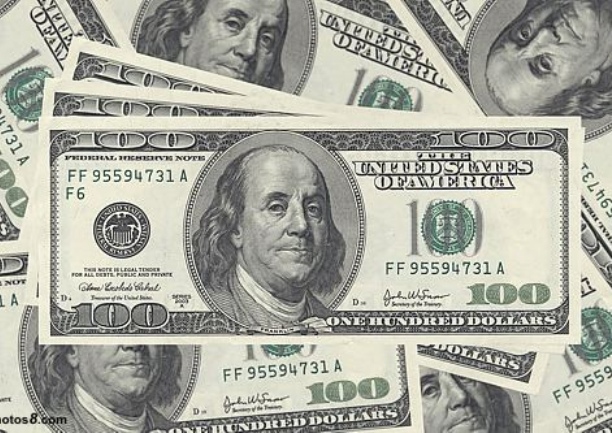 100 dolara