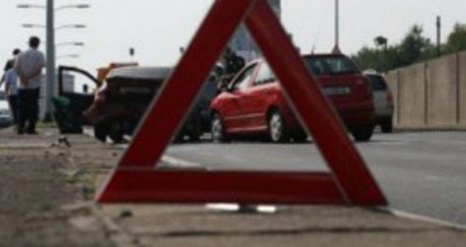 Zbog udesa potpuno obustavljen saobraćaj na M-17