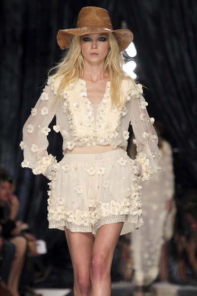 Dizajneri se ovog proljeća vraćaju u 1970-e Dizajneri se ovog proljeća vraćaju u 1970-e