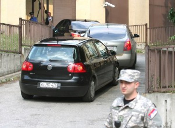 Auto u kojem se dovezla policija s uhapšenikom Ratkom Mladićem, FOTO: B92