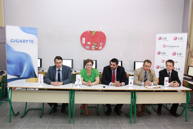 LG i CT Computers donirali Monitor Network rješenje Drugoj gimnaziji