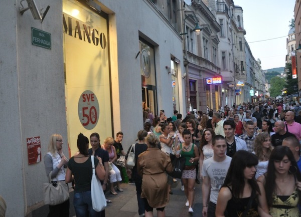shopping night guzva