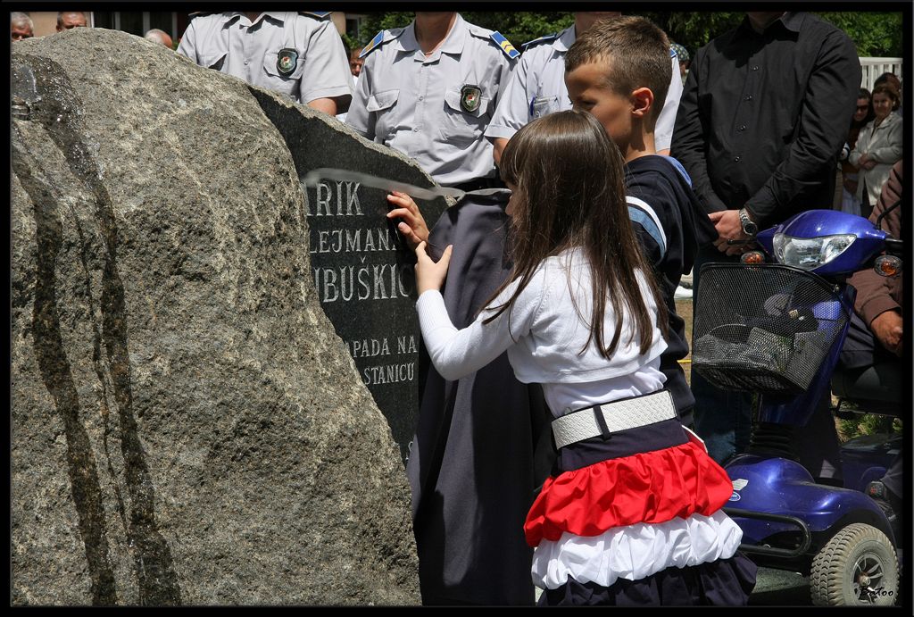 Otkrivanje spomen-ploče Tariku Ljubuškiću u Bugojnu