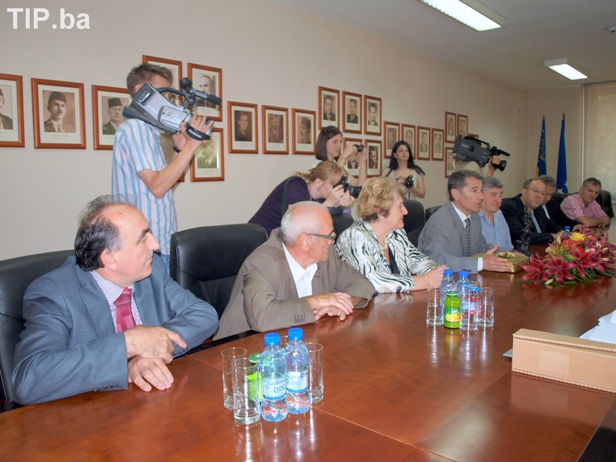 Stjepan Mesić u Tuzli/Foto: Tip.ba