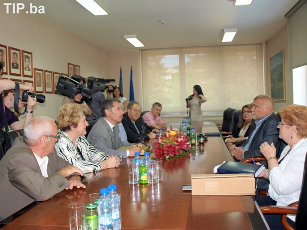 Stjepan Mesić u Tuzli/Foto: Tip.ba