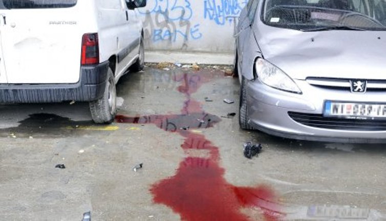 tragovi krvi na mjestu tragedije u Nišu