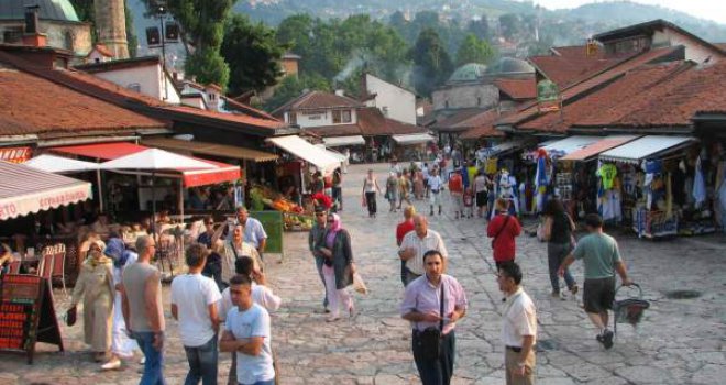 Nakon mučnih 90-ih, bh. narod radi dvije stvari - izumire i iseljava se: Pa kome je onda namijenjeno ovo tlo?!