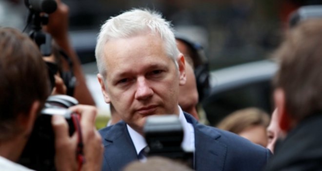 Assange se izjasnio nevinim po optužbi za kršenje odredbi kaucije