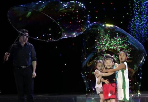 The Gazillion Bubble Show u Pekingu