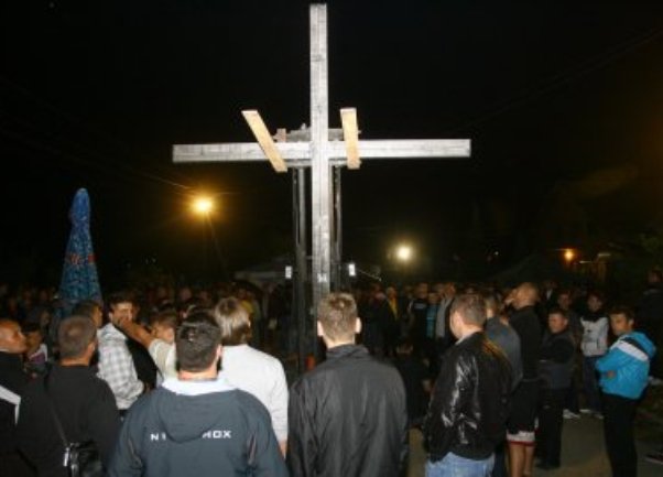 Krst na magistralnom putu Kosovska Mitrovica - Raška