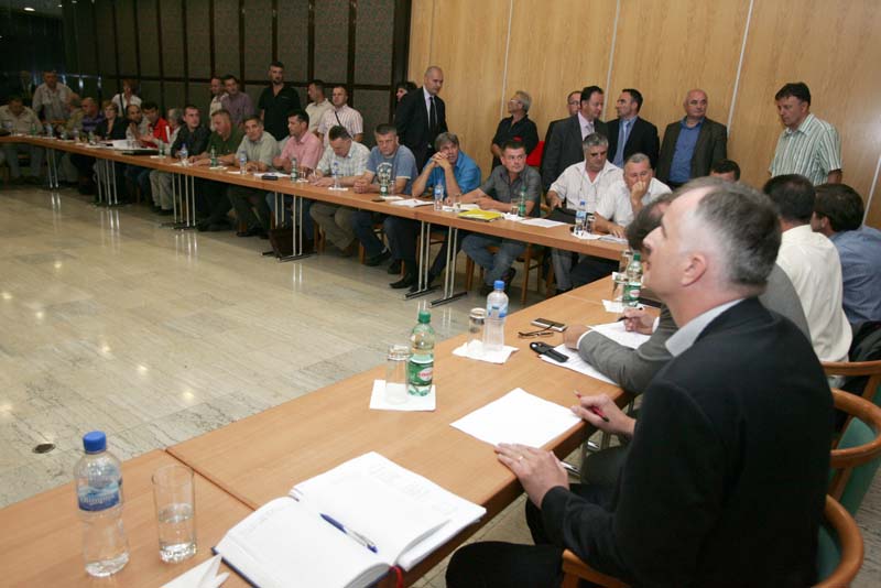 Sastanak poljoprivrednika sa Jerkom Lijanovićem i Nerminom Nikšićem