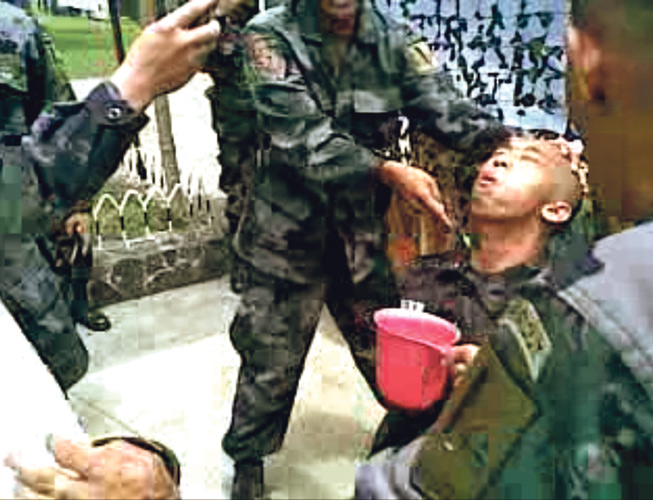 Filipini - zlostavljanje policajaca
