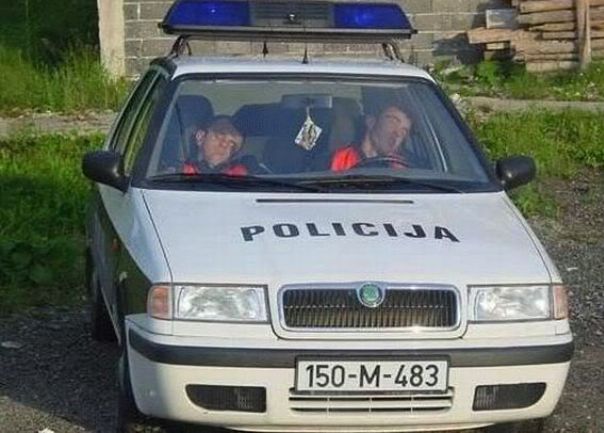 policija spava