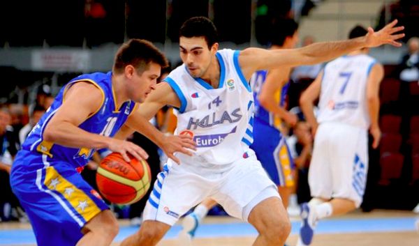 Saša Vasiljević i Konstantinos Sloukas na utakmici BiH - Grčka; foto: Getty Images