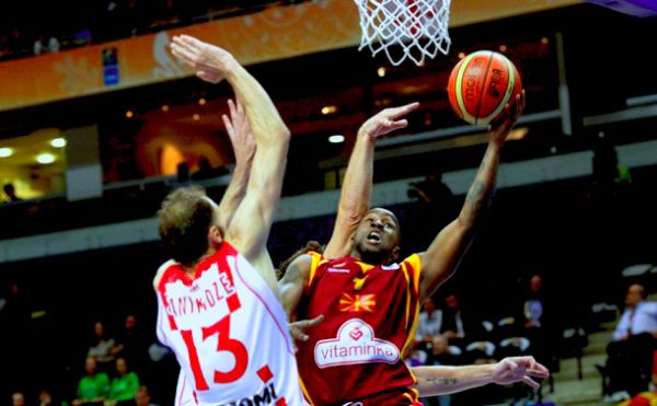 Bo McCalebb i Viktor Sanikidze; foto: Reuters