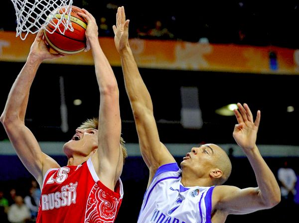 Sudar pod košem Kirilenka i Huffa; foto: Getty Images