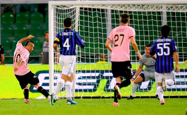Fabrizio Miccoli postiže svoj prvi pogodak; foto: Getty Images
