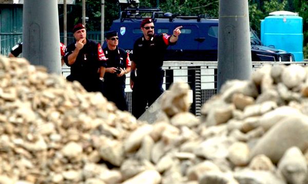 Prelaz neće biti otvoren dok se ne raziđu građani koji su noć proveli na barikadi; ilustracija: Getty Images