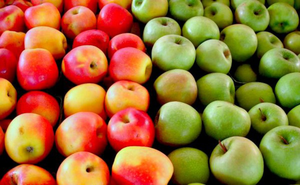 Ubrane jabuke biće poklonjene saradnicima i radnicima škole; ilustracija: Bakerscousin.com