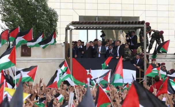 Hiljade Palestinaca dočekalo Mahmuda Abasa u Ramali