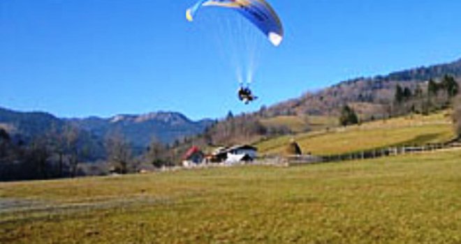 Mlada avanturistkinja na Bjelašnici zabila se paraglajderom u drvo: Izgubila kontrolu u naletu vjetra