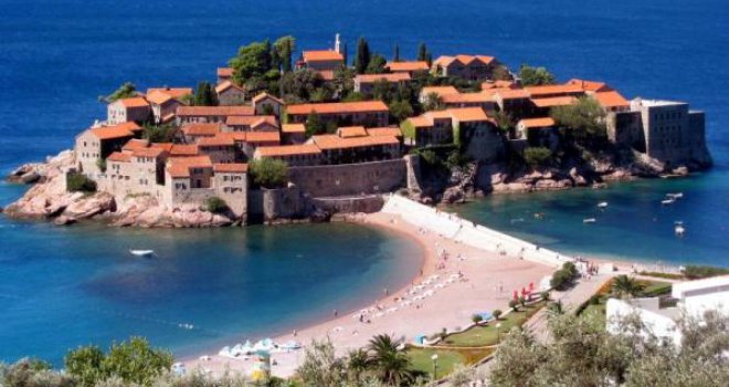 Crnogorski morski biser zjapi prazan: U Svetom Stefanu druga sezona bez turista, milionski gubici