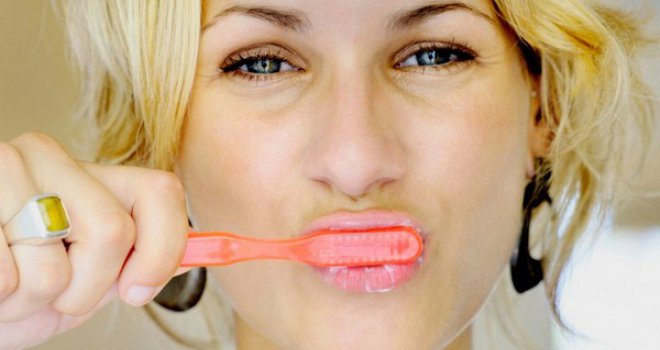 Uvijek ispirete usta nakon pranja zuba? Odmah prestanite jer tako možete uzrokovati karijes